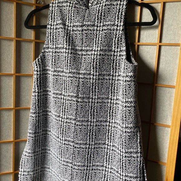 Michael Kors High Mock Neck Sleeveless Top Textured BLACK WHITE - Picture 5 of 5